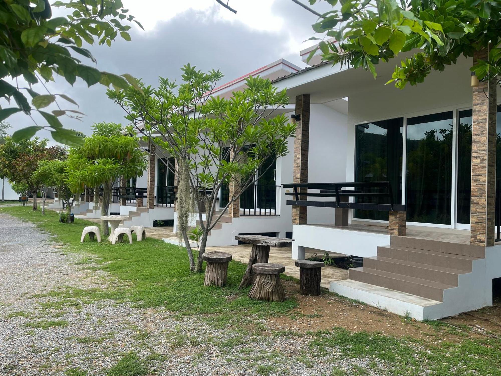 สุขสำราญรีสอร์ท หาดเจ้าหลาว จันทบุรี 外观 照片